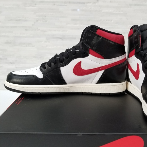 🛑SOLD🛑New JORDAN 1 Retro High OG Sneakers - Picture 6 of 8